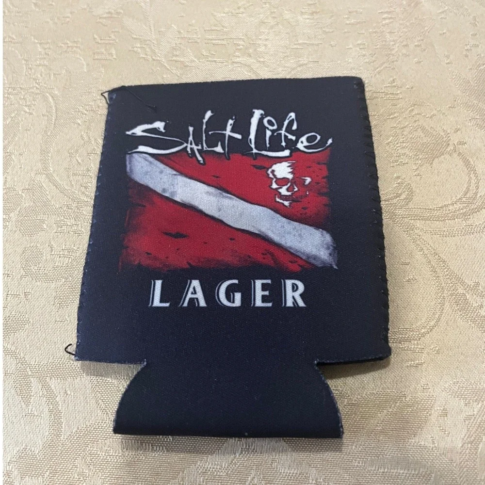 Salt Life Can Cooler Unisex OS Black Good Lager Skull Dive Flag Koozie